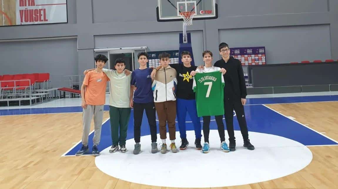 Yıldız erkek Basketbol takımımız il müsabakasında rakibi Vedide Baha Pars Ortaokulu nu 38 23 yenerek grubunu lider tamamlamıştır. Öğrencilerimizi tebrik ederiz. 
